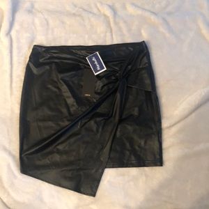 Shinestar pleather skirt NWT - size XL